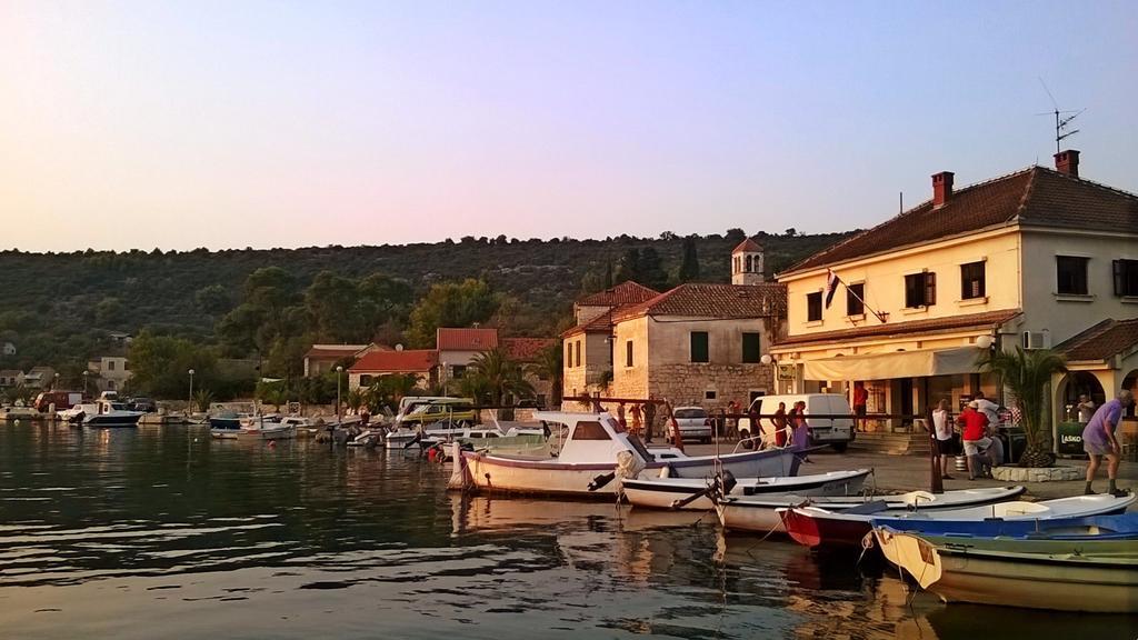 Apartmani Conar Veliki Drvenik Bagian luar foto