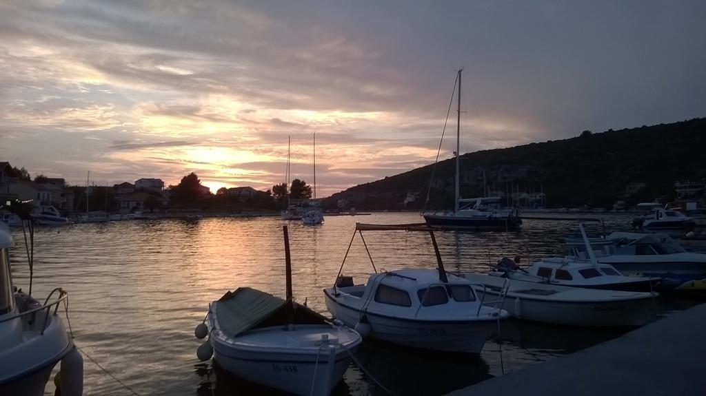 Apartmani Conar Veliki Drvenik Bagian luar foto