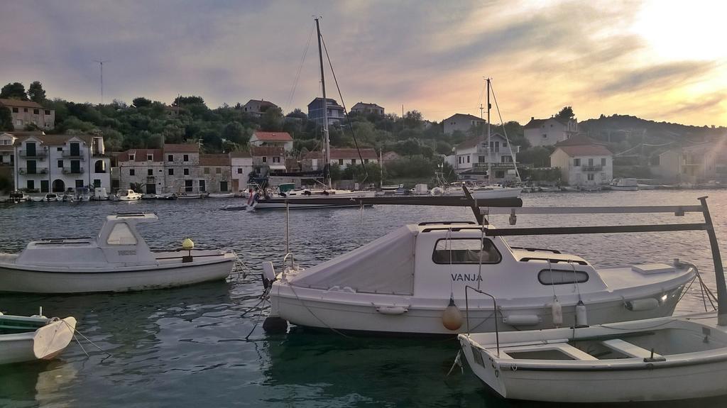 Apartmani Conar Veliki Drvenik Bagian luar foto