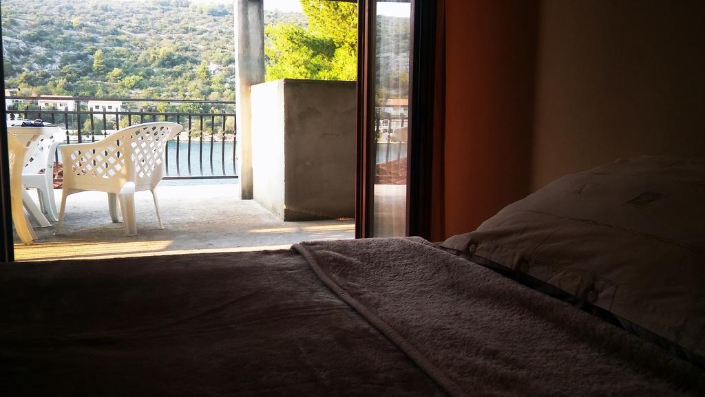 Apartmani Conar Veliki Drvenik Bagian luar foto
