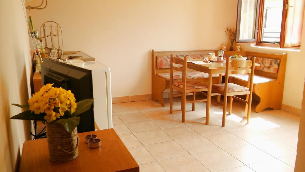 Apartmani Conar Veliki Drvenik Bagian luar foto