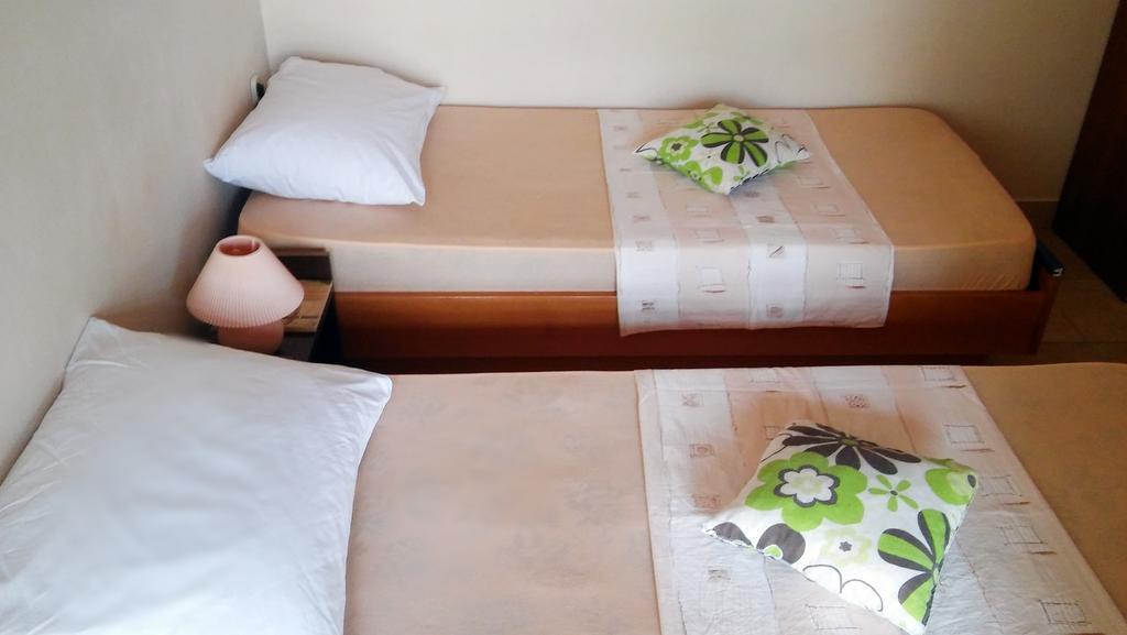 Apartmani Conar Veliki Drvenik Bagian luar foto