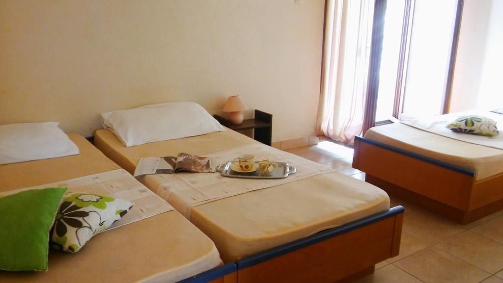 Apartmani Conar Veliki Drvenik Bagian luar foto