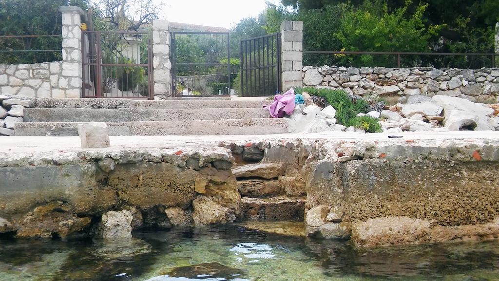 Apartmani Conar Veliki Drvenik Bagian luar foto